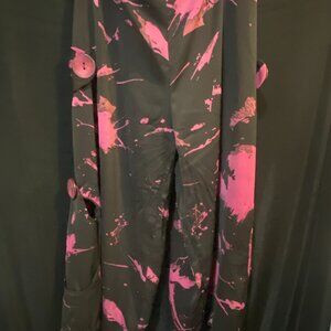 Red Coral Paint Splatter Capri Pants – Retro Pink & Black High-Waist Capris S/M